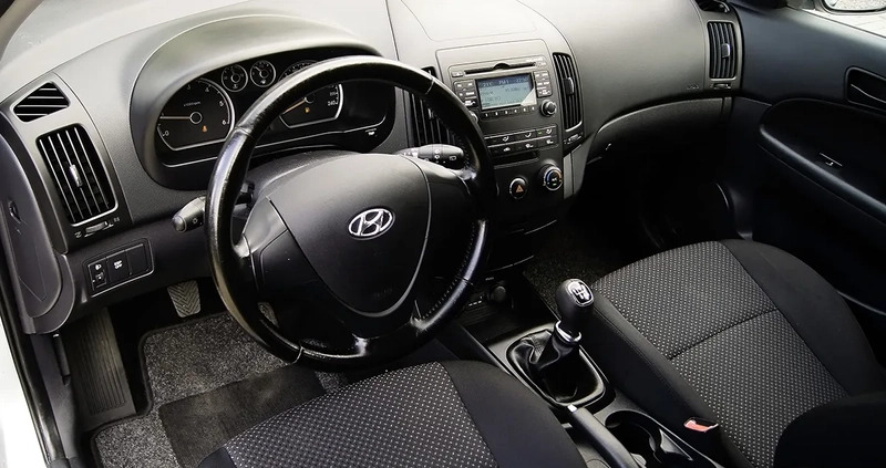 Hyundai I30 cena 17500 przebieg: 150000, rok produkcji 2010 z Szczecin małe 781